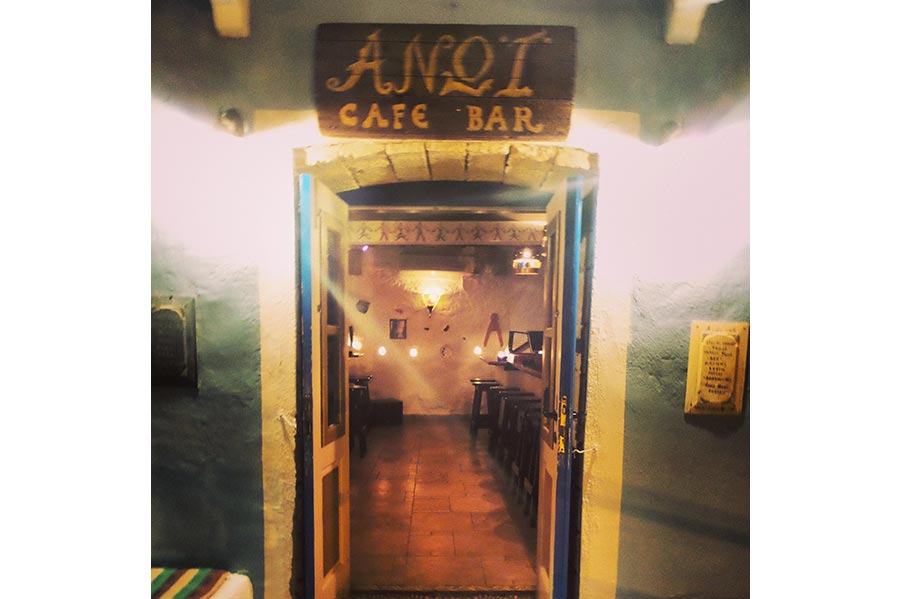 Anoi Cafe Bar